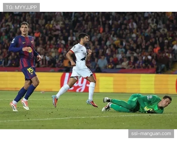 里昂小将莫雷拉反越位推射破门，迅速回应巴黎