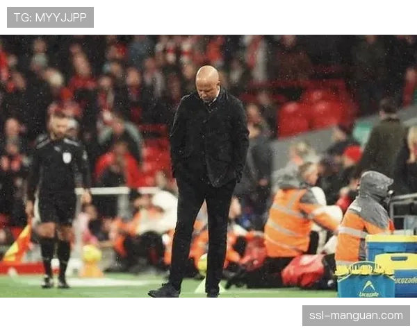 利物浦旧将怀特补射破门，安菲尔德出现球迷提前离场场景