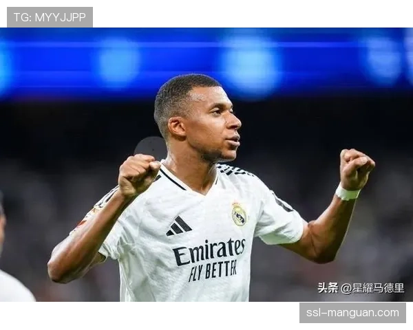 姆巴佩欧冠最后一舞落幕,终场哨响后独自向巴黎球迷看台鼓掌 姆巴佩欧冠最后一舞落幕,终场哨响后独自向巴黎球迷看台鼓掌